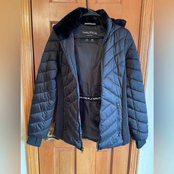 🩷NWOT Nautica Women’s Black Puffer Jacket with Hood and Faux Fur trim. size S - Picture 7 of 8